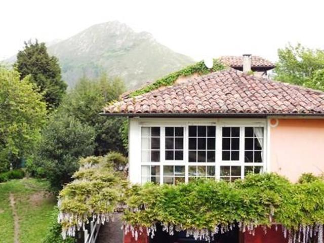 Casa chalet en Venta en Parres
