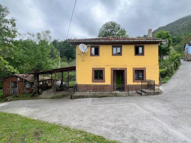 Casa chalet en Venta en Parres