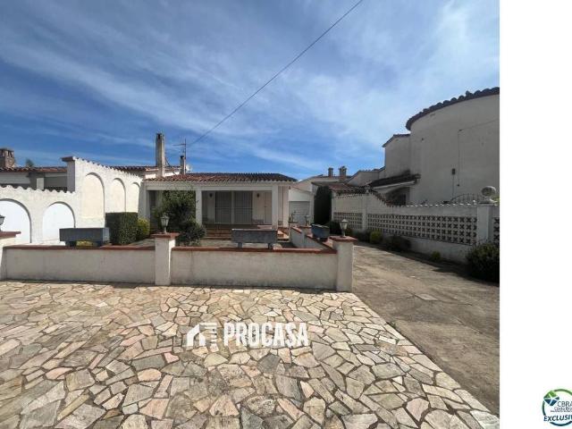 Casa chalet en Venta en Peni