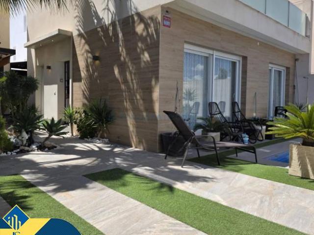 Casa chalet en Venta en Pilar de la Horadada ciudad