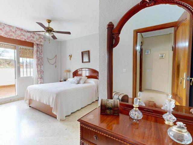 Casa chalet en Venta en Poniente Norte Miralbaida Parque Azahara