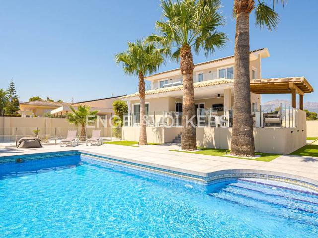 Casa chalet en Venta en Pueblo Urbanizaciones