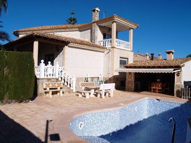 Casa chalet en Venta en Pueblo Urbanizaciones