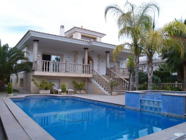Casa chalet en Venta en Pueblo Urbanizaciones