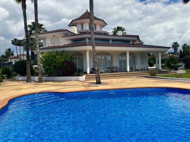 Casa chalet en Venta en Pueblo Urbanizaciones