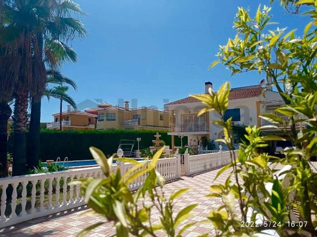Casa chalet en Venta en Puertosol
