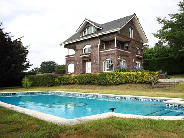 Casa chalet en Venta en Reocín