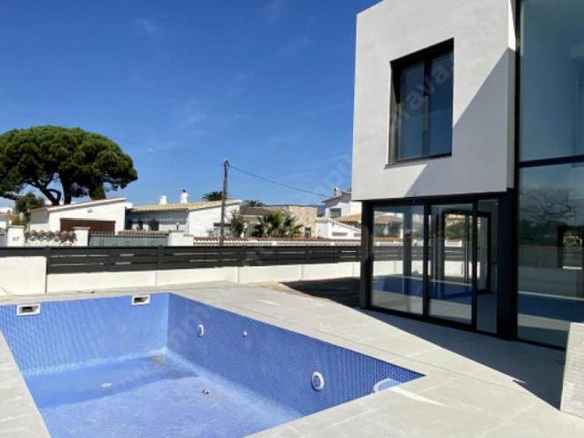 Casa chalet en Venta en Requesens