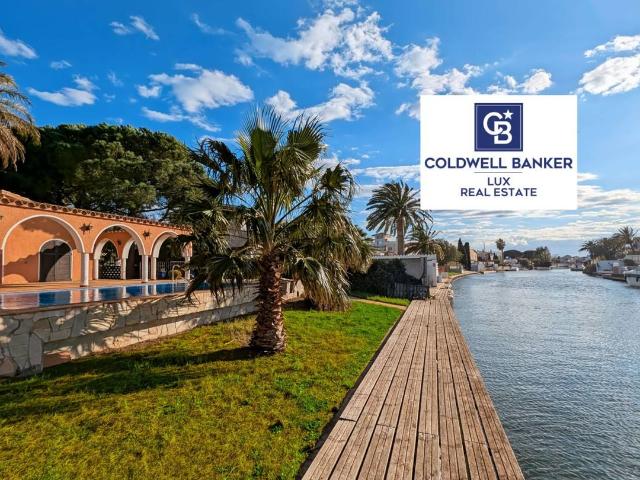 Casa chalet en Venta en Requesens