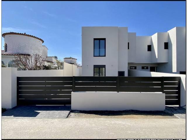 Casa chalet en Venta en Requesens