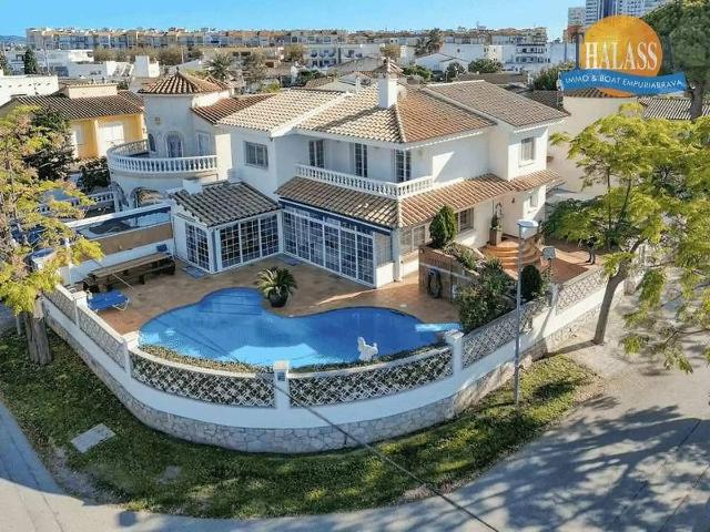 Casa chalet en Venta en Requesens