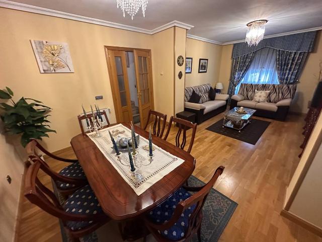 Casa chalet en Venta en Reyes Católicos Paseo San Antonio