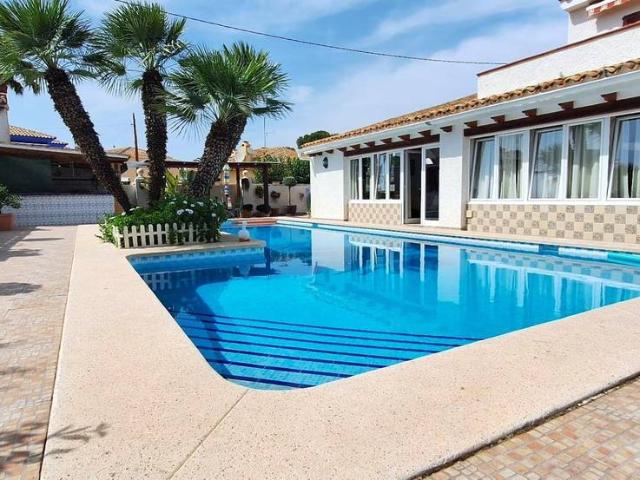 Casa chalet en Venta en Rincón Bajo