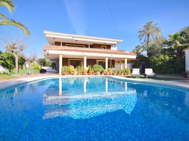 Casa chalet en Venta en Rincón Bajo