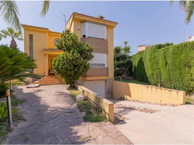 Casa chalet en Venta en Riba roja de Túria