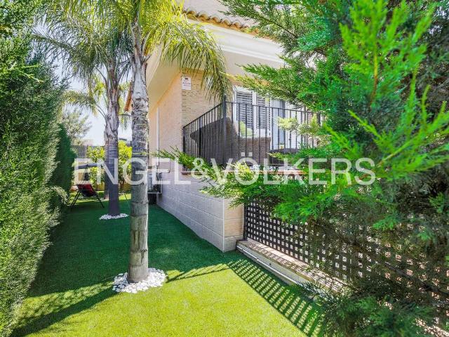 Casa chalet en Venta en Riba roja de Túria