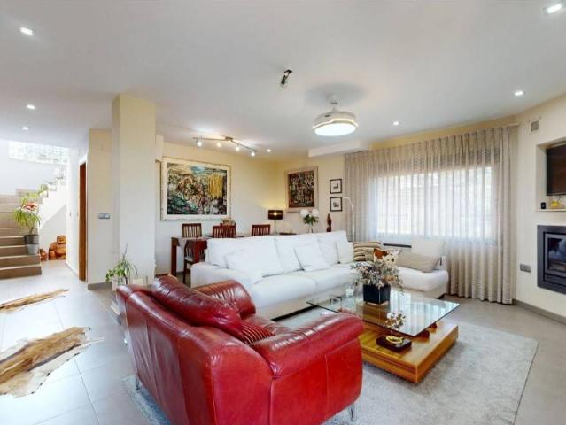 Casa chalet en Venta en Riba roja de Túria