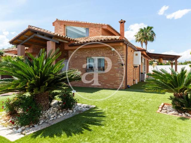 Casa chalet en Venta en Riba roja de Túria