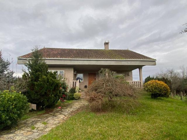 Casa chalet en Venta en Ribadavia