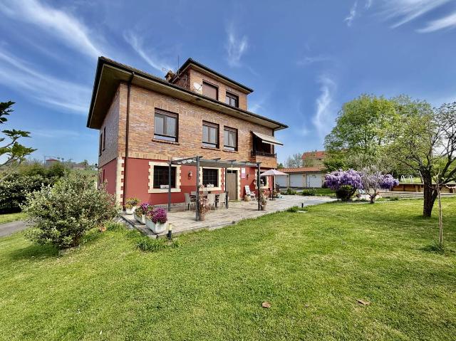 Casa chalet en Venta en Ribamontán al Monte