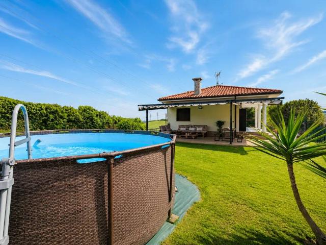 Casa chalet en Venta en Roces