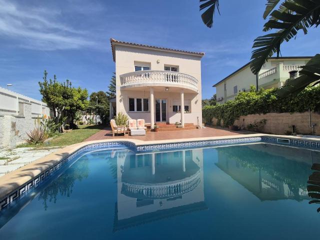 Casa chalet en Venta en Roda de Berà