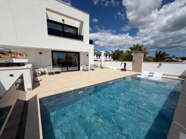 Casa chalet en Venta en Rojales