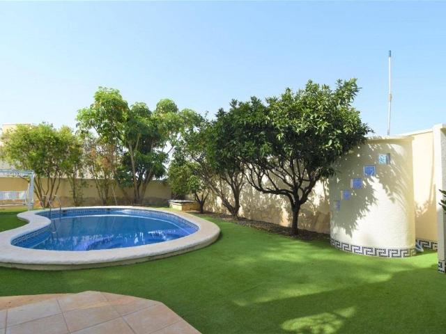 Casa chalet en Venta en Rojales