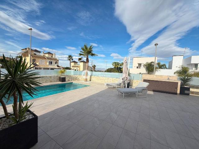 Casa chalet en Venta en Rojales