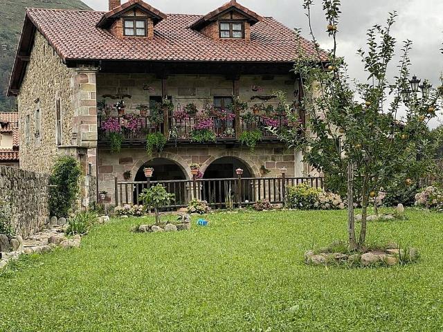 Casa chalet en Venta en Ruente