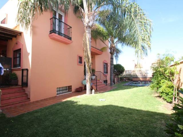 Casa chalet en Venta en Bello Horizonte Lindasol