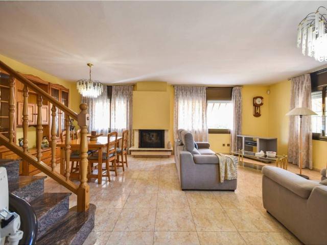 Casa chalet en Venta en Santa Perpètua de Mogoda