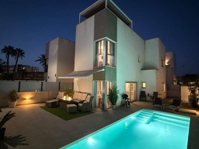 Casa chalet en Venta en Santiago de la Ribera