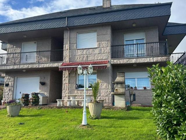 Casa chalet en Venta en San Cibrao das Viñas