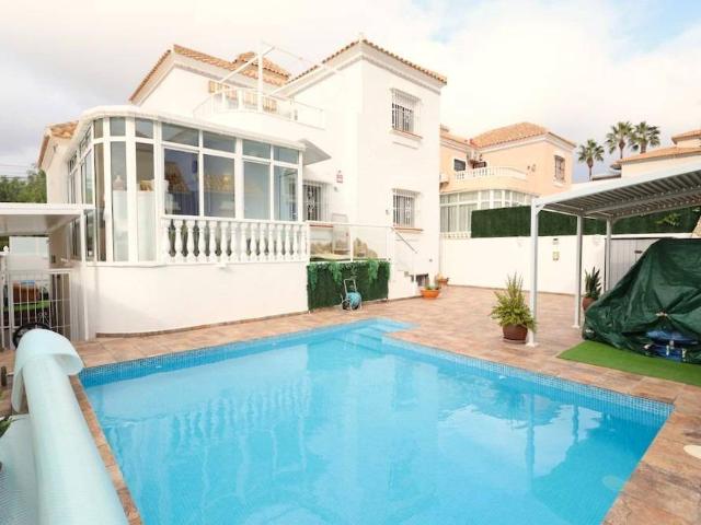 Casa chalet en Venta en Villamartín Las Filipinas