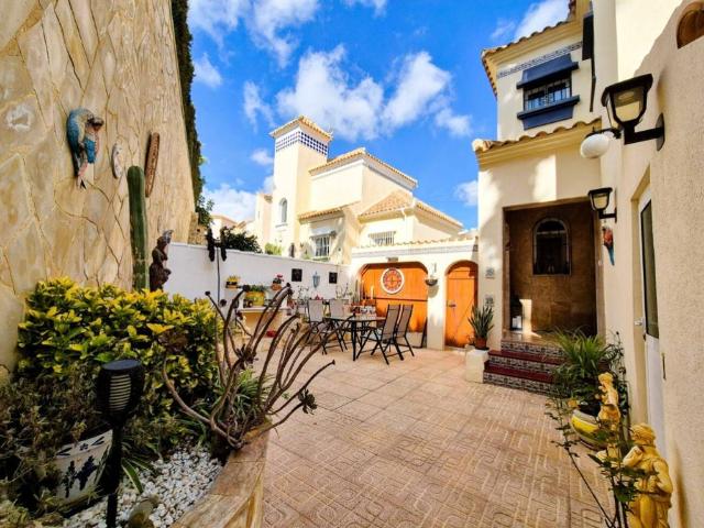 Casa chalet en Venta en Villamartín Las Filipinas