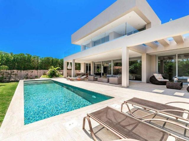 Casa chalet en Venta en San Pedro de Alcántara pueblo