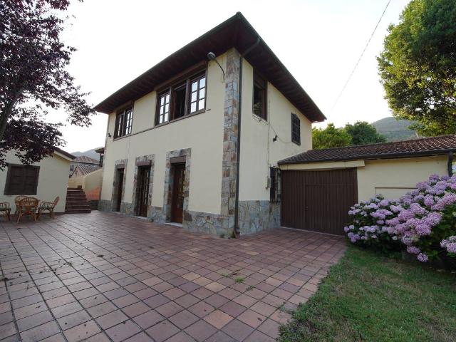 Casa chalet en Venta en Salas