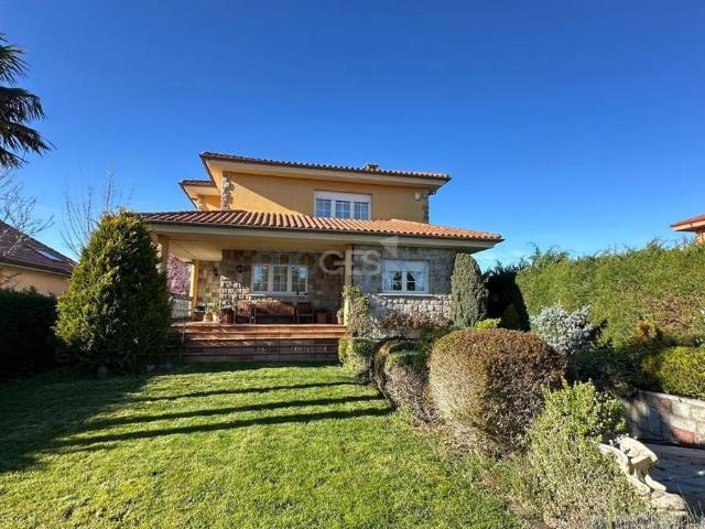 Casa chalet en Venta en Sariegos