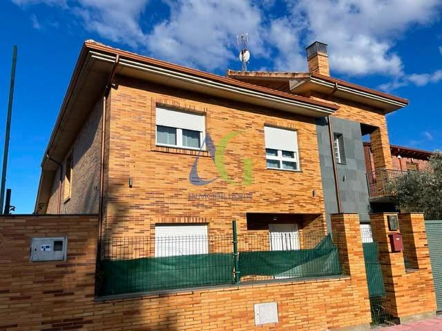 Casa chalet en Venta en Sariegos
