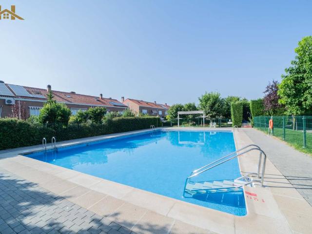 Casa chalet en Venta en Sector B