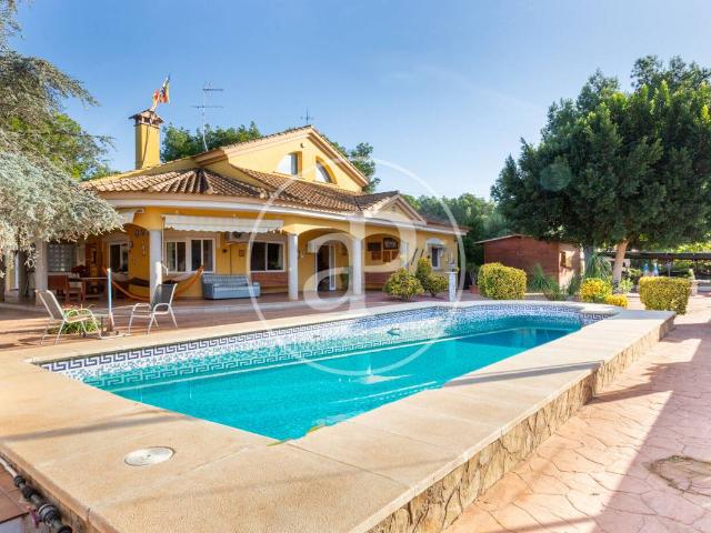 Casa chalet en Venta en Serra