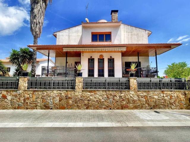 Casa chalet en Venta en Serraparera