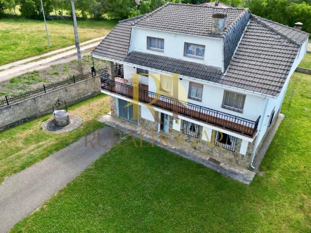 Casa chalet en Venta en Soto y Amío
