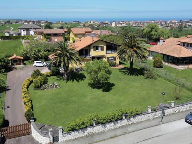 Casa chalet en Venta en Suances