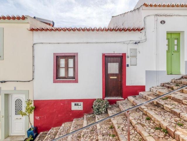 Casa Charmosa localizada no centro histórico de Silves com u. 57m² Alcantarilha e Pêra