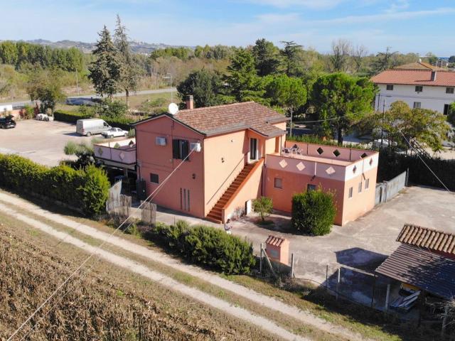 Casa cielo terra in vendita a Controguerra, Industriale bonifica Del Tronto
