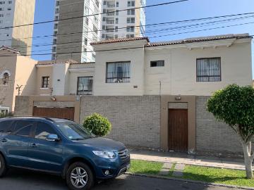 Casa clásica con jardín grande en San Antonio