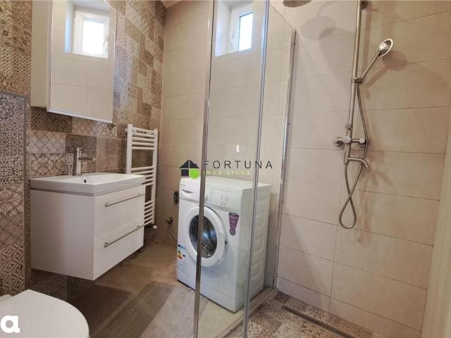 Casa cocheta, 2 camere mobilata si utilata, zona Piata Unirii