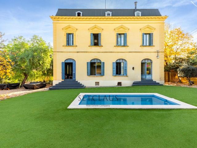 Casa colonial neoclásica catalogada con jardín y piscina en. 871m² El Masnou